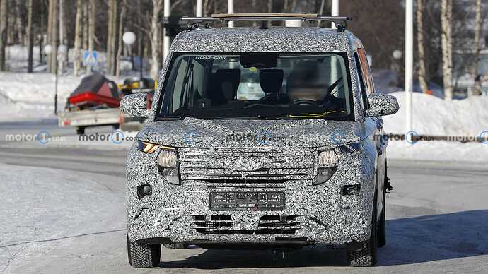 ford-tourneo-courier-spy-photo