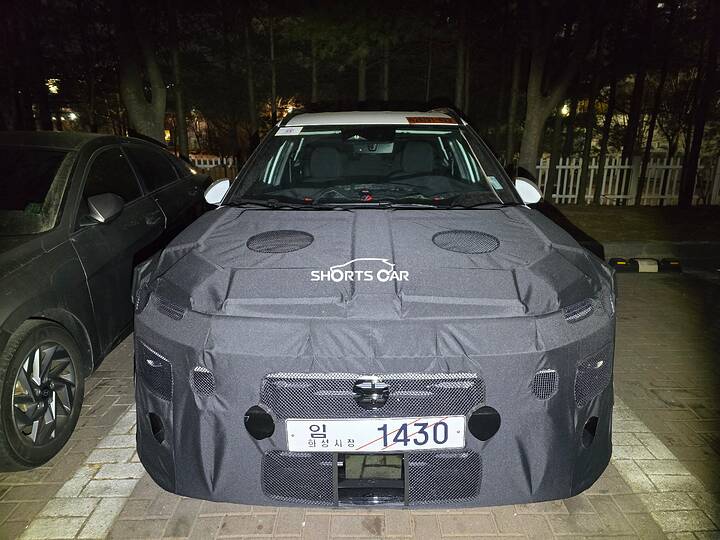 imgi_46_hyundai-bayon-bc4-hybrid-spied-newcarscoops_1