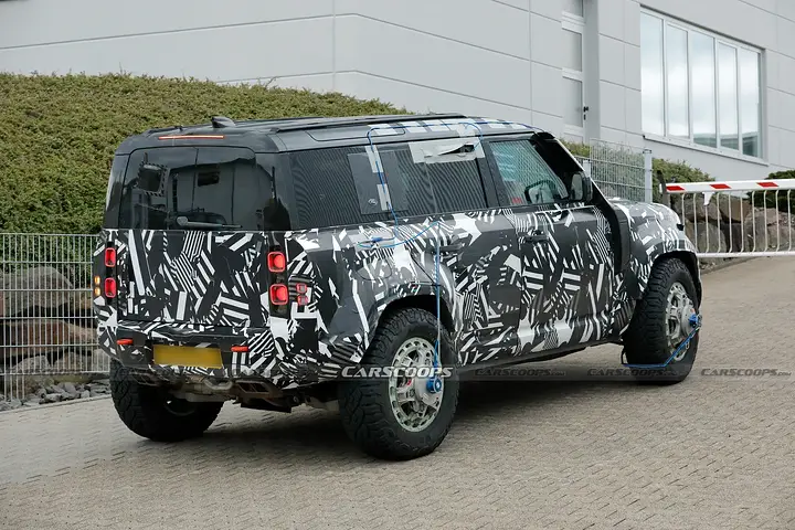 Land-Rover-Defender-Extreme-Spy-Shots--newcarscoops-33