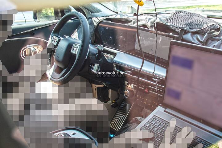 2025-hyundai-ioniq-9-spied-inside-and-out-looks-proper-for-a-us-made-three-row-suv_36