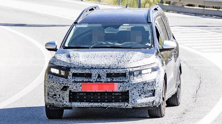 interior-dacia-jogger-2026-fotos-espia-2025107991-1746350927_2