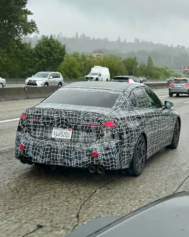 2027 BMW M350 spotted - newcarscoops - 5a88d1c