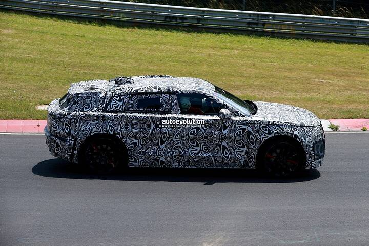 imgi_37_2027-range-rover-velar-electric-spied-with-a-full-roll-cage-testing-at-the-nurburgring_6