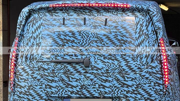 Mercedes didn't want you to see it like this, the new electric VLE, ​​caught like never before in these spy photos 11