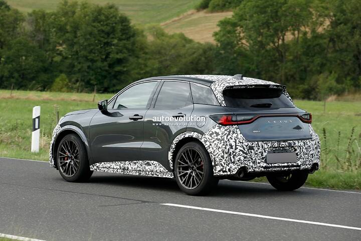 spy-photos-2027-lexus-lbx-morizo-rr-spied-with-minor-updates_23