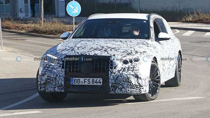 mercedes-amg-e53-wagon-spy-photos (1)