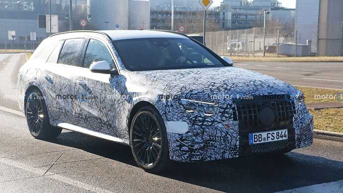 mercedes-amg-e53-wagon-spy-photos (15)