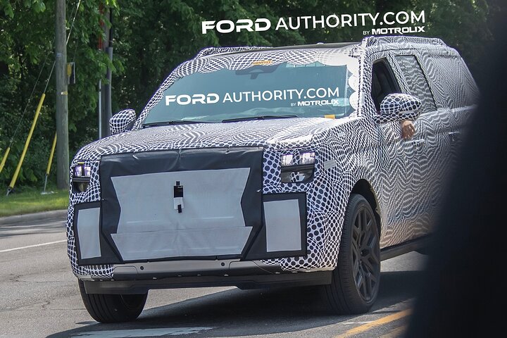 2025-ford-expedition-prototype-spy-shots-may-2023-new-24-inch-wheels-exterior-001