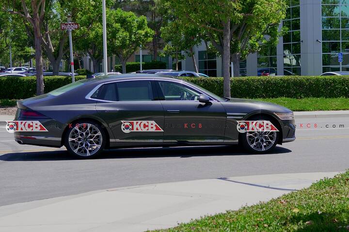imgi_33_genesis-g90-facelift-begins-testing-6