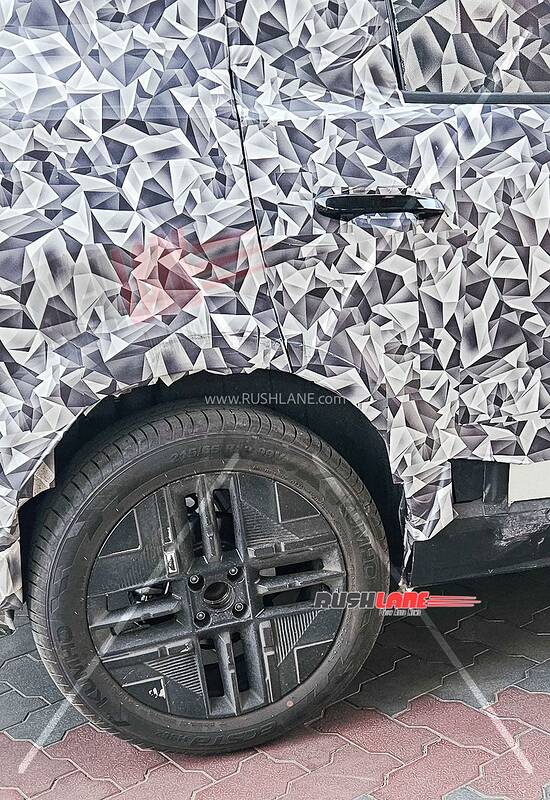 New-Fiat-F2X-Fastback-SUV-Spied-In-India--newcarscoops-12