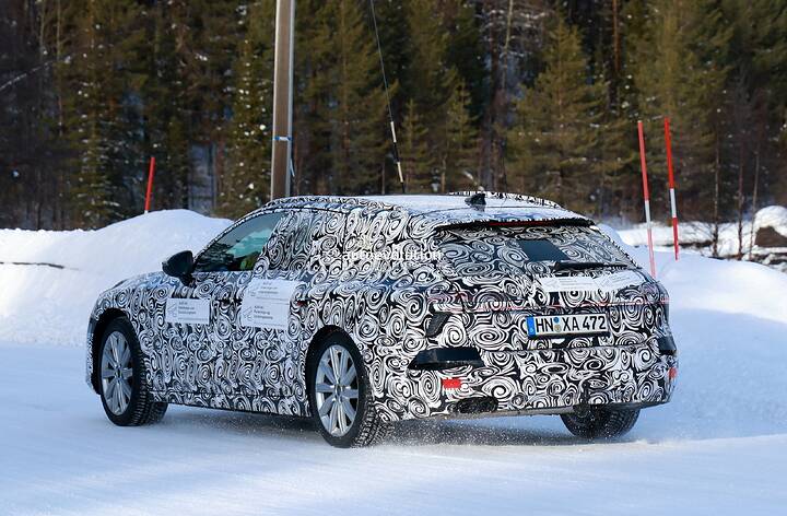 2025-audi-a7-avant-kicks-up-snow-during-cold-weather-testing_11