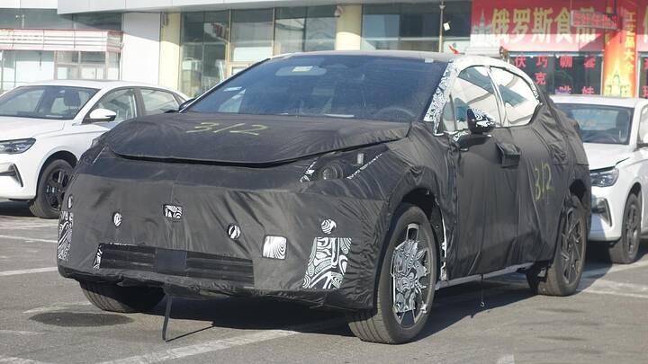 SEA-based-Lynk-Co-02-BEV-for-Europe-spotted-in-China