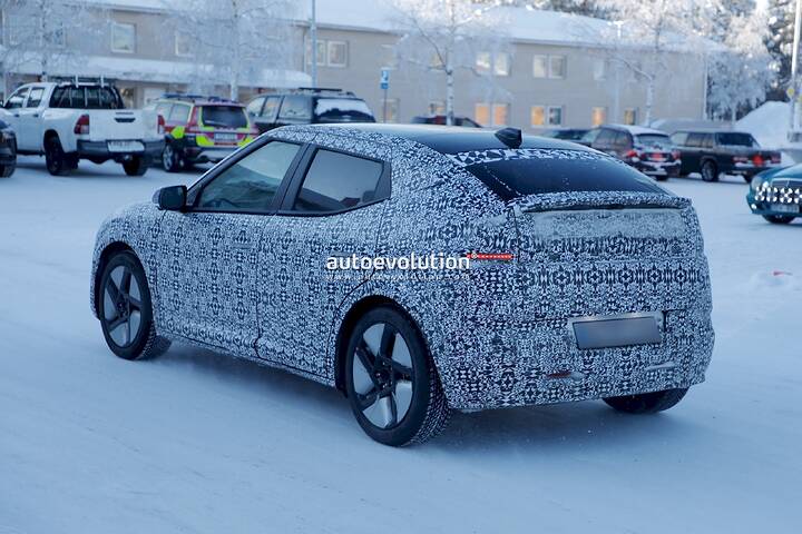 imgi_135_hyundai-ioniq-3-prototype-caught-charging-in-the-cold-shows-mild-manners_58