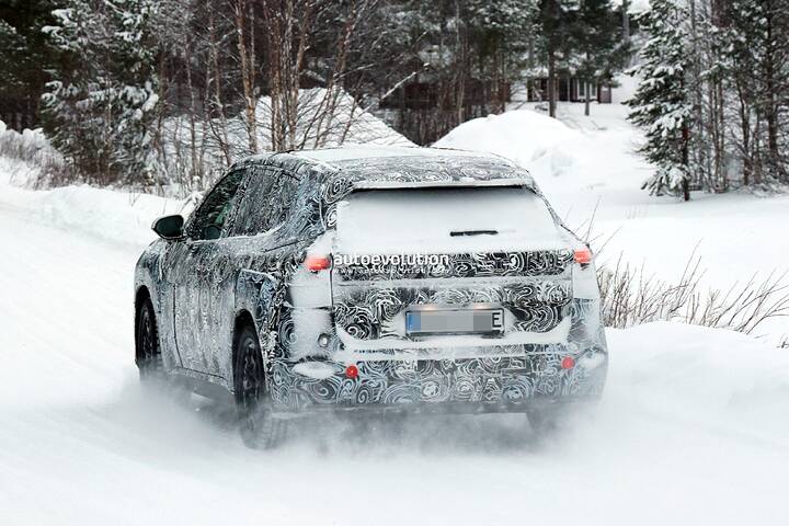 imgi_125_spy-photos-2028-bmw-ix1-newcarscoops__42