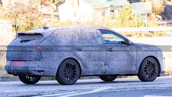 dacia-berlina-familiar-fotos-espia-2025111184-1763723634_12