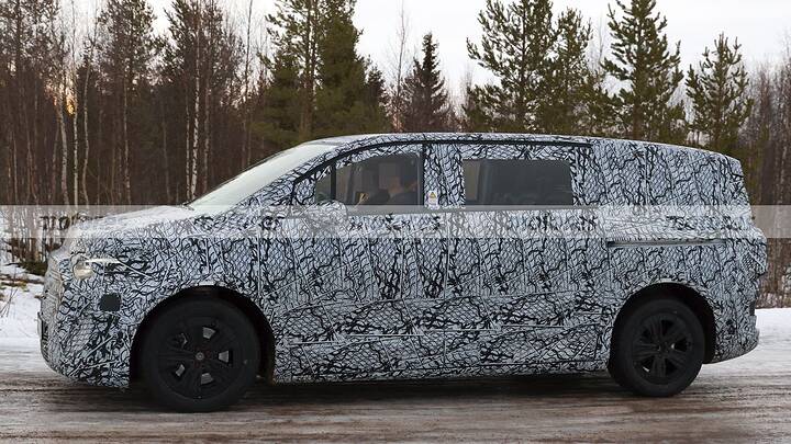 mercedes-clase-v-eq-fotos-espia-suecia-2025106250-1737374532_12