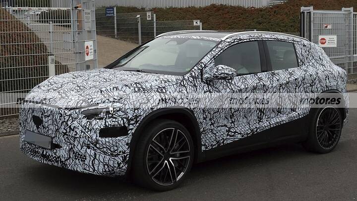 mercedes-gla-eq-amg-2027-fotos-espia-2025110520-1760514426_6