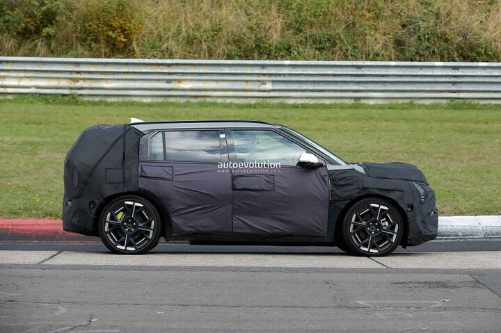 imgi_26_kias-baby-ev-hits-the-nurburgring-in-sporty-guise-thumbnail_11