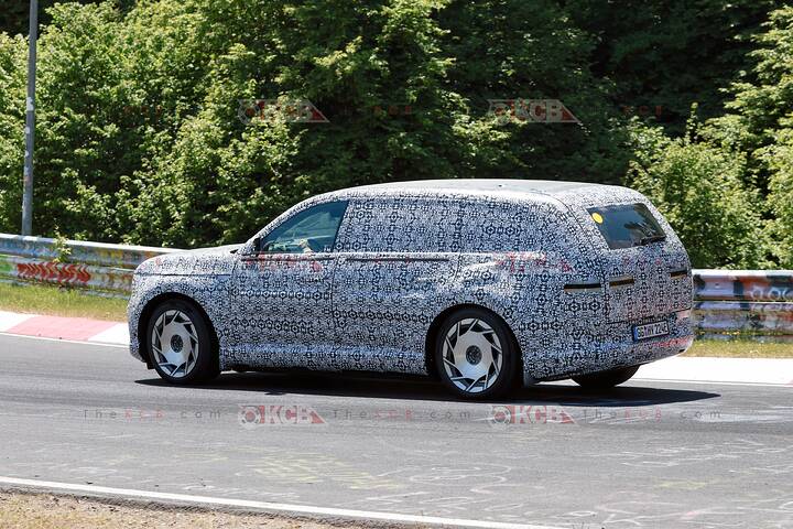Genesis-GV90-loses-camouflage-nurburgring-8
