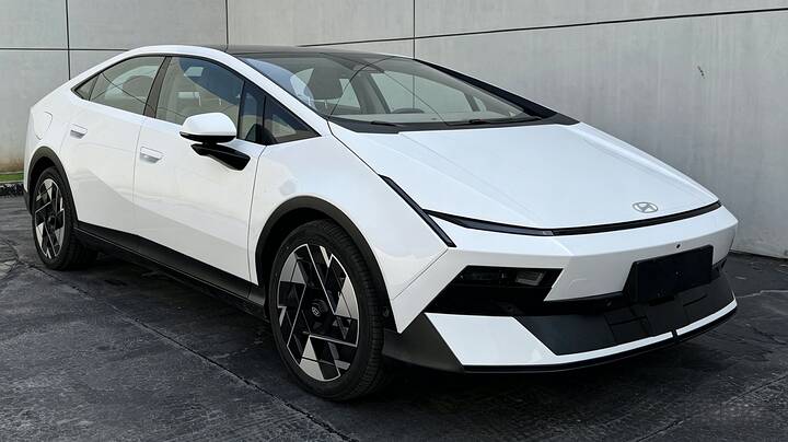 imgiHyundai Ioniq V supports BEV and EREV powertrains-newcarscoops_9-2-2048x1150