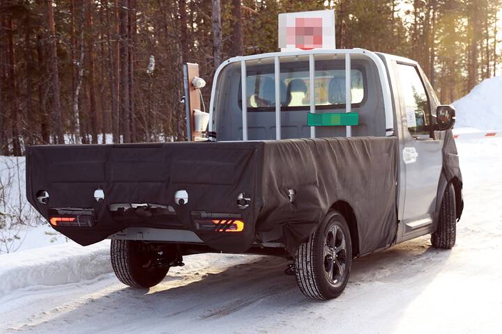 2026-Kia-PV5-cab-chassis-flatbed-16
