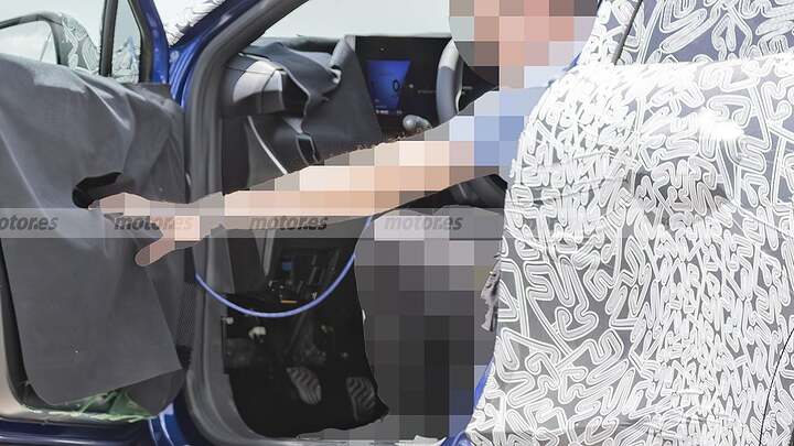 El interior del nuevo Renault Clio 2026 se descubre en estas fotos espía que adelantan un coche más digital y conectado 1
