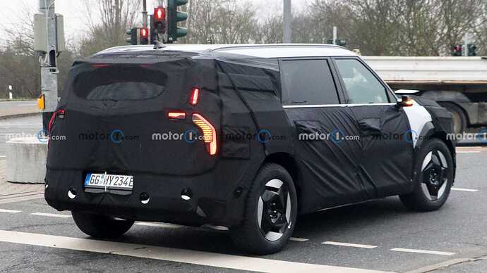 new-kia-ev9-spy-photos (2)