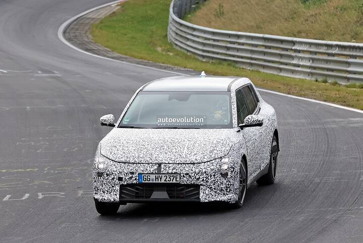 2025-kia-ev4-hatchback-sheds-camo-as-it-starts-high-speed-testing-on-the-nurburgring_1