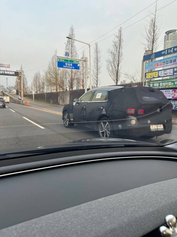 2027 Genesis GV80 Hybrid_newcarscoops_2image