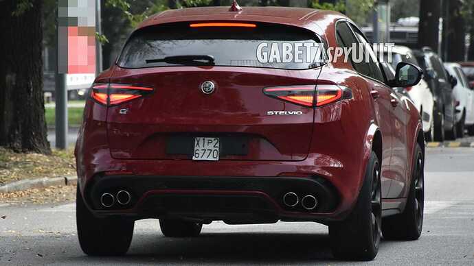 2023-alfa-romeo-stelvio-quadrifoglio-spy-photo