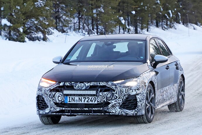 facelifted-audi-s3-spied-with-smaller-grille-maybe-bmw-can-learn-a-thing-or-two-from-it_2