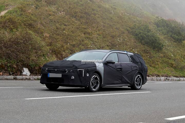 2026-kia-k4-wagon-spied-high-altitude-testing-253417_1