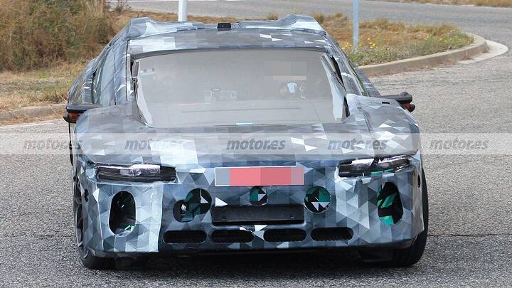 aston-martin-lagonda-electrico-2030-fotos-espia-2025111576-1765644184_14.jpg.ba9c7b743d61adf79e00d50621b1ac2e