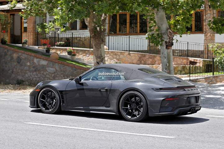 imgi_53_2027-porsche-911-speedster-test-mule-poses-for-the-camera-with-911-gt3-bits-and-bobs_2