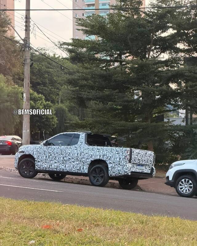 Nova Saveiro cabine simples AGORA em Ribeirão Preto acompanhada por um comboio de Strada e també (1)