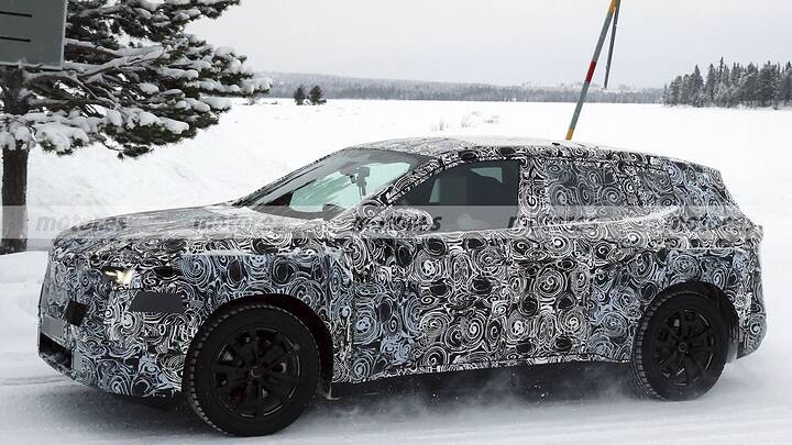 bmw-ix1-2027-fotos-espia-pruebas-invierno-2026113063-1773407852_7
