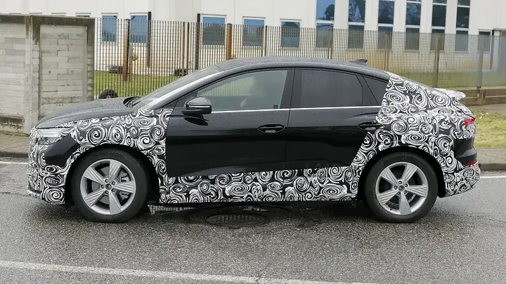 Audi Q4 e-tron facelift spy shots-3