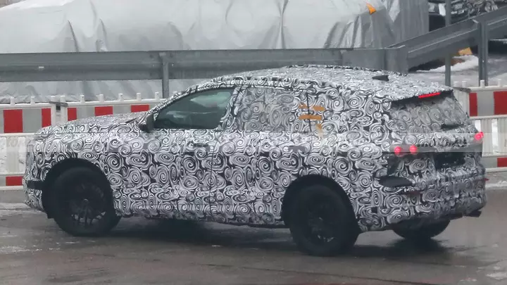 audi-q9-2025-fotos-espia-202499886-1705918149_12