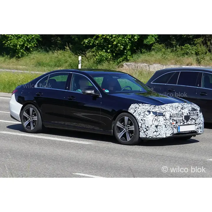 Mercedes C-class facelift is on the way, featuring redesigned headlights and taillights plus updated turn signals on the mirrors (this prototype doesn't have the new taillights yet).#Mercedes #cklasse #cclass #mercedescklasse #facelift (1)