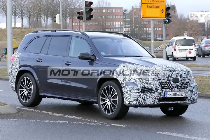 mercedes-gls-2026-003_W1024