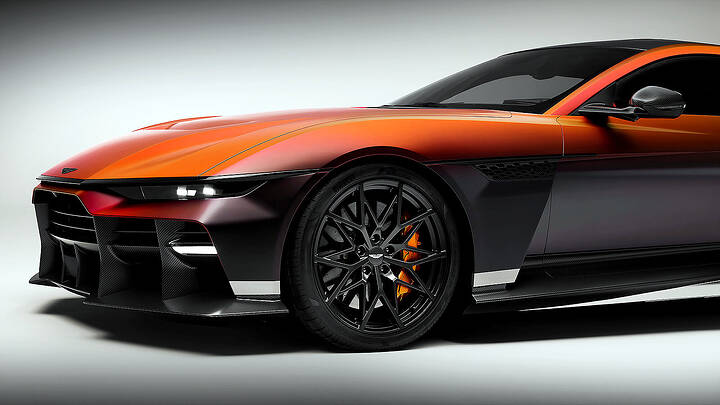 Aston Martin Valen_16