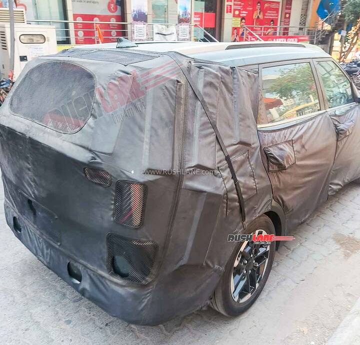 2025-kia-carens-facelift-spied-in-hyderabad