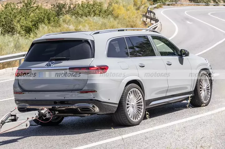 mercedes-maybach-gls-facelift-2026-fotos-espia-2024103226-1720888455_10