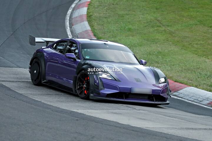 2026-porsche-taycan-turbo-gt-weissach-manthey-kit-spied-again-could-be-called-gt4-rs_21