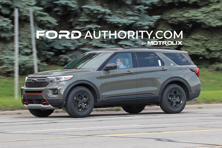 2024-ford-explorer-timberline-refresh-prototype-spy-shots-no-camouflage-july-2023-exterior-002