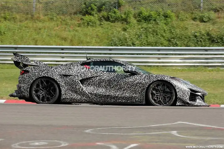 2026-chevrolet-corvette-zora-spy-shots--photo-via-baldauf_100941837_l