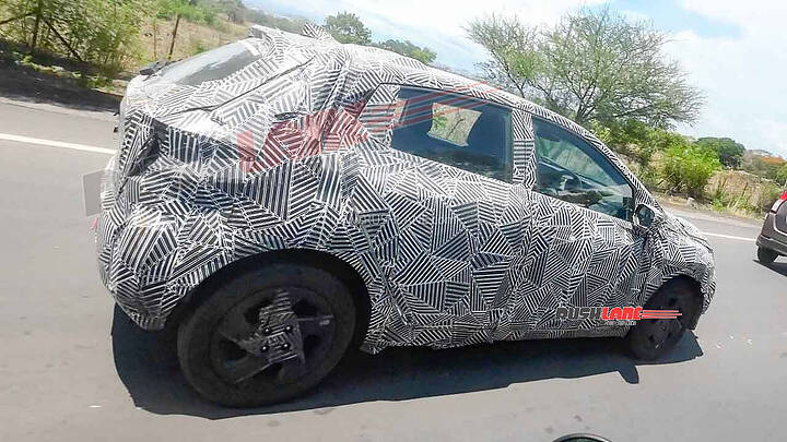 2027 Tata Altroz _ newcarscoops_ 0004