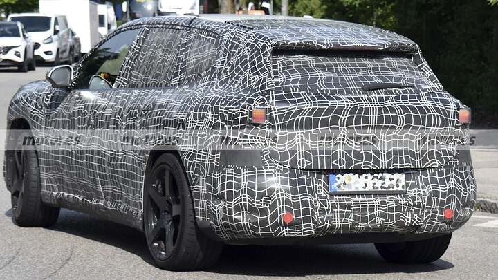 Este iX3 esconde algo muy gordo, será el primer SUV eléctrico firmado por BMW M y dejará huella en Nürburgring 10