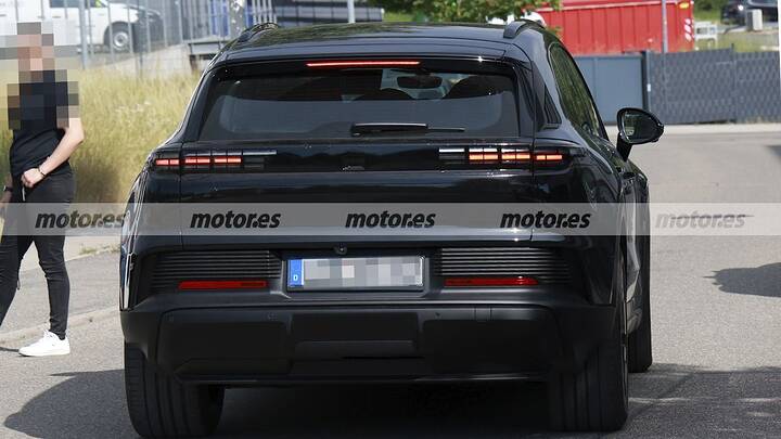 Finally revealed! The new electric Porsche Cayenne reveals its interior (and its new face, too)