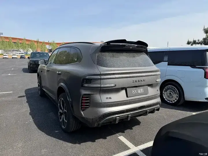 2026 Zeekr 8x-newcarscoops-09-800x600